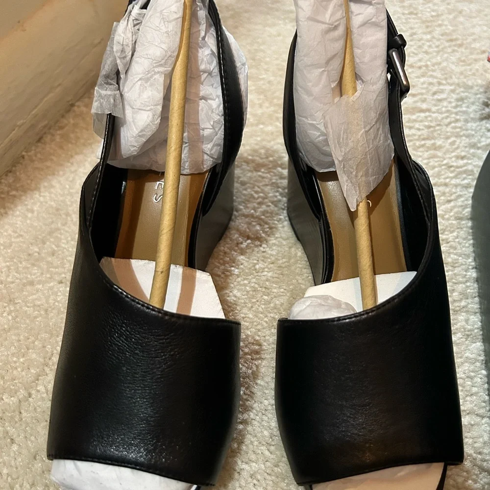Aerosoles Wedge Shoe - Black Leather